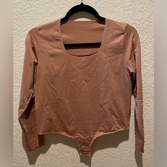 NWOT Skims Essential Long Sleeves Scooped Neck Bodysuit Sienna Size 4X/5X - Picture 5 of 10